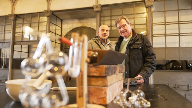 Die Herren Haller & Raab beim Dreh des Einspielers im Liebig-Museum, Foto: © ZDF