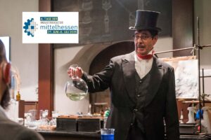 Dr. Stephan Becker präsentiert bei den Tagen der Industriekultur Mittelhessen 2025 eine Liebig-to-Go-Spezialvorlesung, Bildquelle: Tilman Lochmüller, Regionalmanagement Mittelhessen