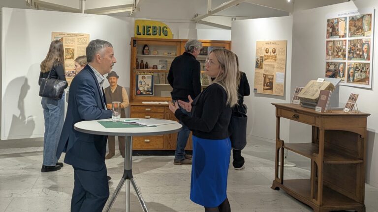 Eröffnung der Liebigbilder-Ausstellung in Darmstadt